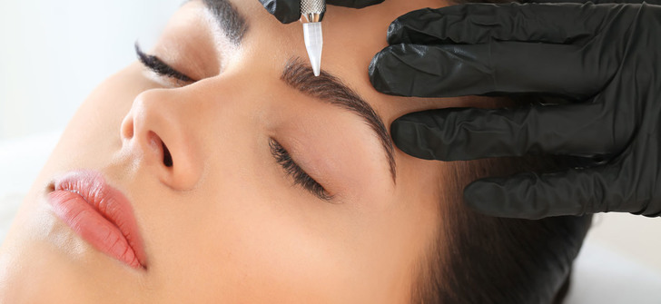 Волосковый татуаж бровей